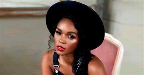 Janelle Monáe Flaunts Birthdáe Bawwwwdy, Sizzles Instagram